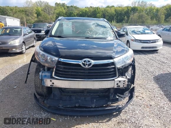 ✅ 2015 Toyota Highlander XLE • VIN: 5TDJKRFH4FS149601 • Lot: 43396756. Wystawiony na IAAI z przebiegiem 123 736 mil. Bezpłatny archiwum sprzedaży aukcyjnych z USA i szczegółowy raport historii pojazdu na DreamBid. Zdjęcie 12.
