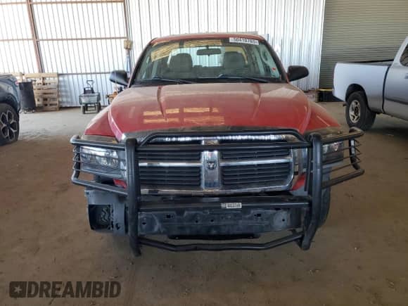 2005 Dodge Dakota ST z VIN 1D7HW28K65S346137, wystawiony jako Copart lot #50410765 z przebiegiem 128 670 mil mil oraz Czysty tytuł • Clean title. Historia ofert i sprzedaży dostępna na DreamBid. Obrazek 5.