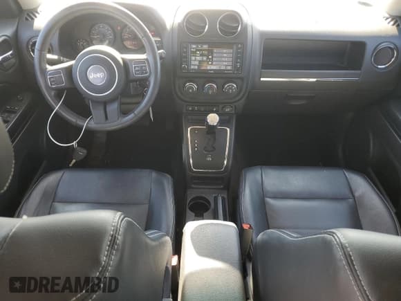 ✅ 2017 Jeep Patriot High Altitude • VIN: 1C4NJPFA2HD101783 • Lot: 82246935. Wystawiony na Copart z przebiegiem 62 343 mil. Bezpłatny archiwum sprzedaży aukcyjnych z USA i szczegółowy raport historii pojazdu na DreamBid. Zdjęcie 8.