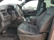 ✅ 2023 Chevrolet Suburban RST • VIN: 1GNSCEKD9PR556589 • Lot: 76045104. Wystawiony na Copart z przebiegiem 7 411 mil. Bezpłatny archiwum sprzedaży aukcyjnych z USA i szczegółowy raport historii pojazdu na DreamBid. Zdjęcie 7.