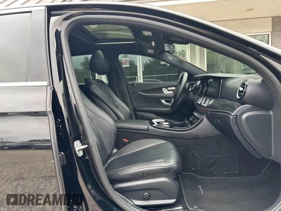 ✅ 2017 Mercedes-Benz E 300 Luxury • VIN: WDDZF4JB0HA036490 • Лот: 42723270. Опубликован ранее на IAAI с пробегом 133 703 миль. Бесплатный доступ к архиву аукционных продаж из США и подробный отчёт об истории автомобиля на DreamBid. Изображение 5.