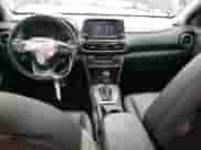 2018 Hyundai Kona Limited с VIN KM8K33A53JU146748, выставлен на аукционе Copart как лот 68528552 с пробегом 47 799 миль миль и . История ставок и продаж доступна на DreamBid. Изображение 8.