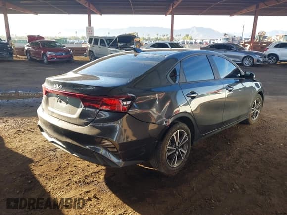 ✅ 2024 Kia Forte LXS • VIN: 3KPF24AD2RE712317 • Lot: 43676282. Wystawiony na IAAI z przebiegiem 40 934 mil. Bezpłatny archiwum sprzedaży aukcyjnych z USA i szczegółowy raport historii pojazdu na DreamBid. Zdjęcie 4.