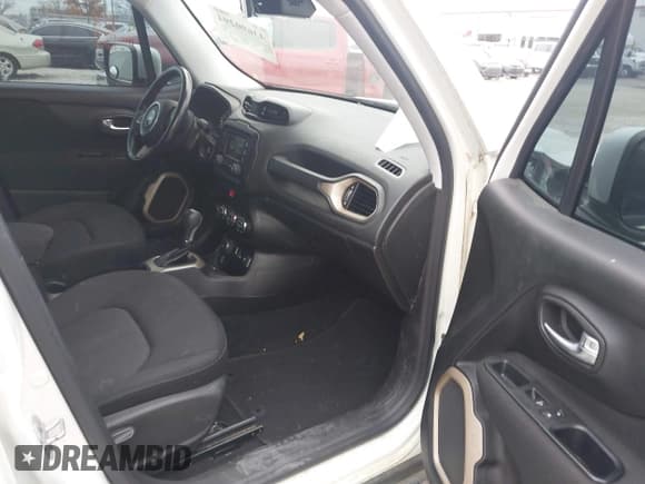 ✅ 2016 Jeep Renegade Latitude • VIN: ZACCJBBT4GPD15594 • Lot: 43690294. Listed on IAAI with 135,732 mi. Free auction sales archive from the USA and detailed vehicle history report at DreamBid. Image 5.