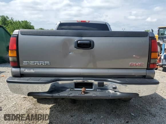 2006 GMC Sierra 1500 SLE1 with VIN 1GTEC19V46Z194795, listed as a Copart auction lot 55147785 with 334,473 mi miles and Non repairable. Bid and sale history available at DreamBid. Image 6.