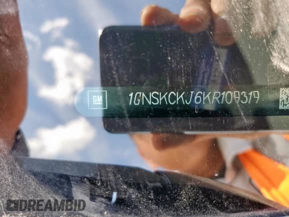 2019 Chevrolet Tahoe Premier z VIN 1GNSKCKJ6KR109319, wystawiony jako Copart lot #60488715 z przebiegiem 96 580 mil mil oraz Szkoda całkowita • Salvage title. Historia ofert i sprzedaży dostępna na DreamBid. Obrazek 14.