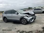 ✅ 2022 Volkswagen Tiguan S • VIN: 3VV1B7AX6NM012842 • Lot: 95321305. Wystawiony na Copart z przebiegiem 40 768 mil. Bezpłatny archiwum sprzedaży aukcyjnych z USA i szczegółowy raport historii pojazdu na DreamBid. Zdjęcie 14.