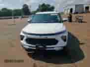 ✅ 2025 Chevrolet TrailBlazer LT • VIN: KL79MPSL1SB007653 • Лот: 80926695. Размещён на Copart с пробегом 13 906 миль миль. Получите бесплатный доступ к архиву аукционных продаж из США и посмотрите подробный отчёт об истории автомобиля на DreamBid. Изображение 14.