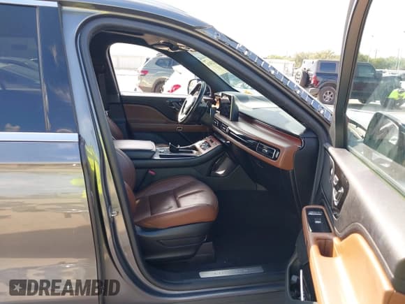 ✅ 2022 Lincoln Aviator Reserve • VIN: 5LM5J7WCXNGL16719 • Лот: 43323816. Опубликован ранее на IAAI с пробегом 64 017 миль. Бесплатный доступ к архиву аукционных продаж из США и подробный отчёт об истории автомобиля на DreamBid. Изображение 5.