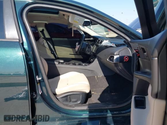 ✅ 2017 Jaguar XE 25t Premium • VIN: SAJAD4BG7HA975094 • Lot: 43159713. Listed on IAAI with 82,957 mi. Free auction sales archive from the USA and detailed vehicle history report at DreamBid. Image 5.