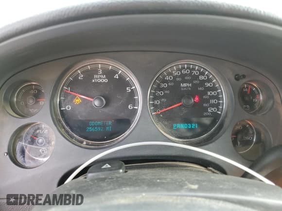 ✅ 2007 Chevrolet Tahoe LS • VIN: 1GNFC13C07R331204 • Lot: 53524505. Wystawiony na Copart z przebiegiem 256 592 mil. Bezpłatny archiwum sprzedaży aukcyjnych z USA i szczegółowy raport historii pojazdu na DreamBid. Zdjęcie 9.