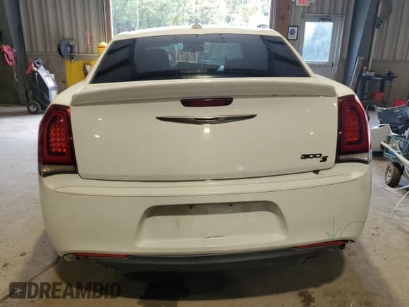 ✅ 2016 Chrysler 300 S • VIN: 2C3CCABT2GH313546 • Lot: 71392945. Listed on Copart with 97,332 mi. Free auction sales archive from the USA and detailed vehicle history report at DreamBid. Image 6.
