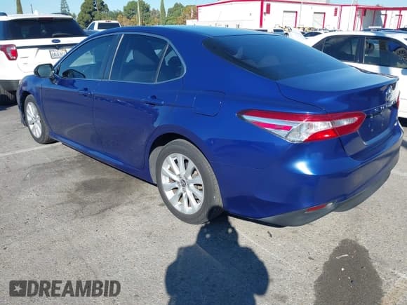 ✅ 2018 Toyota Camry LE • VIN: JTNB11HK9J3003766 • Lot: 43495581. Wystawiony na IAAI z przebiegiem 148 158 mil. Bezpłatny archiwum sprzedaży aukcyjnych z USA i szczegółowy raport historii pojazdu na DreamBid. Zdjęcie 3.