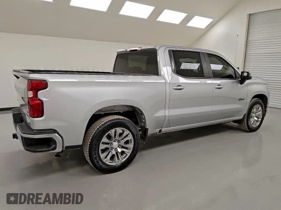 ✅ 2022 Chevrolet Silverado 1500 LT • VIN: 1GCPWCEDXNZ213356 • Lot: 94100655. Wystawiony na Copart z przebiegiem 84 506 mil. Bezpłatny archiwum sprzedaży aukcyjnych z USA i szczegółowy raport historii pojazdu na DreamBid. Zdjęcie 3.