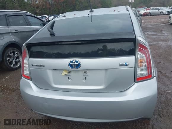 ✅ 2014 Toyota Prius Two • VIN: JTDKN3DU8E1735660 • Lot: 43803644. Wystawiony na IAAI z przebiegiem 279 126 mil. Bezpłatny archiwum sprzedaży aukcyjnych z USA i szczegółowy raport historii pojazdu na DreamBid. Zdjęcie 16.