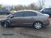 ✅ 2010 Honda Civic LX • VIN: 2HGFA1F51AH576405 • Lot: 43687604. Wystawiony na IAAI z przebiegiem 183 704 mil. Bezpłatny archiwum sprzedaży aukcyjnych z USA i szczegółowy raport historii pojazdu na DreamBid. Zdjęcie 14.