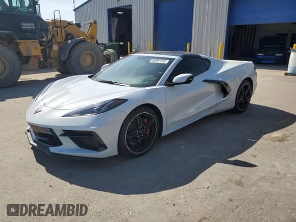 2023 Chevrolet Corvette 1LT z VIN 1G1YA2D47P5142179, wystawiony jako Copart lot #55301135 z przebiegiem Nie podano mil oraz Szkoda całkowita • Salvage title. Historia ofert i sprzedaży dostępna na DreamBid. Obrazek 1.