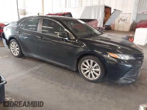 ✅ 2018 Toyota Camry LE • VIN: JTNB11HKXJ3002061 • Лот: 43363296. Опубликован ранее на IAAI с пробегом 135 950 миль. Бесплатный доступ к архиву аукционных продаж из США и подробный отчёт об истории автомобиля на DreamBid. Изображение 1.
