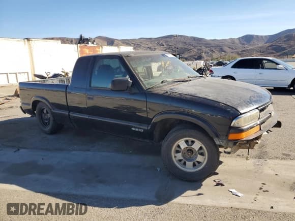✅ 2000 Chevrolet S-10 LS • VIN: 1GCCS1959Y8231035 • Лот: 85267394. Опубликован ранее на Copart с пробегом Не указан. Бесплатный доступ к архиву аукционных продаж из США и подробный отчёт об истории автомобиля на DreamBid. Изображение 4.