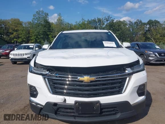 ✅ 2022 Chevrolet Traverse LT • VIN: 1GNEVHKW5NJ162836 • Lot: 43004045. Wystawiony na IAAI z przebiegiem 45 457 mil. Bezpłatny archiwum sprzedaży aukcyjnych z USA i szczegółowy raport historii pojazdu na DreamBid. Zdjęcie 6.