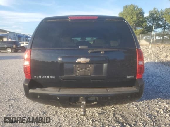 ✅ 2010 Chevrolet Suburban LT • VIN: 1GNUKJE39AR236770 • Lot: 80547244. Wystawiony na Copart z przebiegiem 224 017 mil. Bezpłatny archiwum sprzedaży aukcyjnych z USA i szczegółowy raport historii pojazdu na DreamBid. Zdjęcie 6.