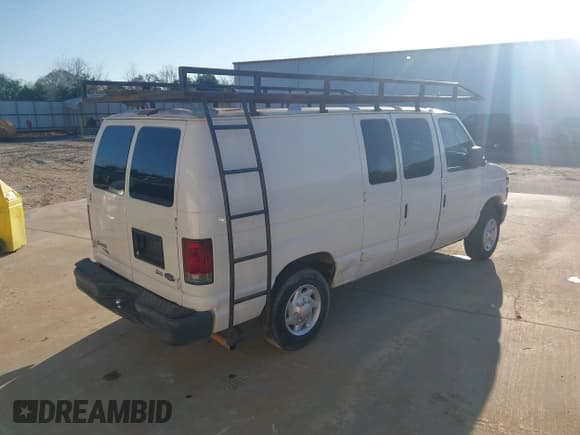 ✅ 2011 Ford Econoline Cargo Commercial • VIN: 1FTNE1EWXBDA27728 • Лот: 43783543. Опубликован ранее на IAAI с пробегом 453 038 миль. Бесплатный доступ к архиву аукционных продаж из США и подробный отчёт об истории автомобиля на DreamBid. Изображение 4.