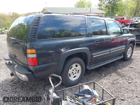 ✅ 2004 Chevrolet Suburban LS • VIN: 1GNFK16Z04J164064 • Lot: 42203864. Listed on IAAI with 215,709 mi. Free auction sales archive from the USA and detailed vehicle history report at DreamBid. Image 4.