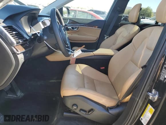 ✅ 2016 Volvo XC90 T6 Momentum • VIN: YV4A22PK3G1060437 • Lot: 85209275. Listed on Copart with Not provided. Free auction sales archive from the USA and detailed vehicle history report at DreamBid. Image 7.