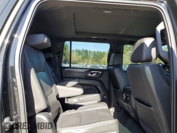 ✅ 2021 Chevrolet Suburban RST • VIN: 1GNSCEKD5MR335499 • Lot: 54932675. Wystawiony na Copart z przebiegiem 147 185 mil. Bezpłatny archiwum sprzedaży aukcyjnych z USA i szczegółowy raport historii pojazdu na DreamBid. Zdjęcie 11.