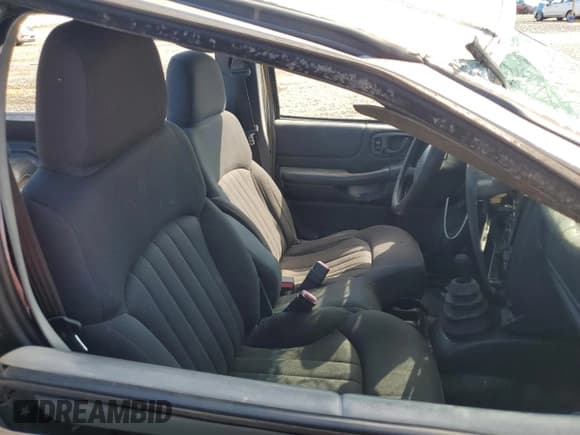 ✅ 2003 Chevrolet S-10 LS • VIN: 1GCCS14H238276411 • Lot: 82161405. Wystawiony na Copart z przebiegiem 245 947 mil. Bezpłatny archiwum sprzedaży aukcyjnych z USA i szczegółowy raport historii pojazdu na DreamBid. Zdjęcie 10.