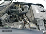 ✅ 2005 Ford Expedition Limited • VIN: 1FMFU20565LA60694 • Lot: 41945914. Wystawiony na IAAI z przebiegiem 184 373 mil. Bezpłatny archiwum sprzedaży aukcyjnych z USA i szczegółowy raport historii pojazdu na DreamBid. Zdjęcie 22.