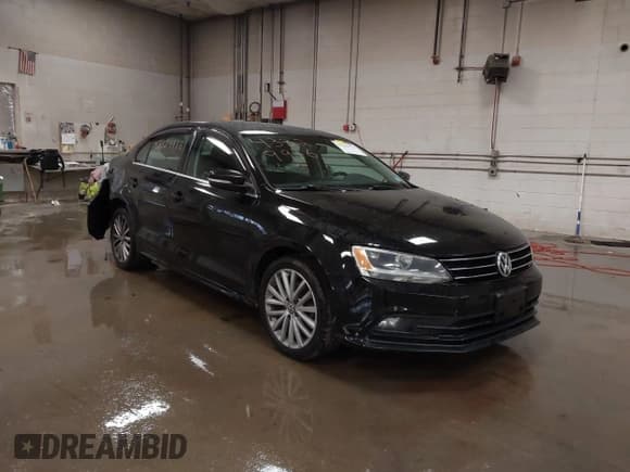 ✅ 2015 Volkswagen Jetta SE • VIN: 3VWD17AJ1FM319831 • Лот: 43329916. Опубликован ранее на IAAI с пробегом 101 992 миль. Бесплатный доступ к архиву аукционных продаж из США и подробный отчёт об истории автомобиля на DreamBid. Изображение 1.