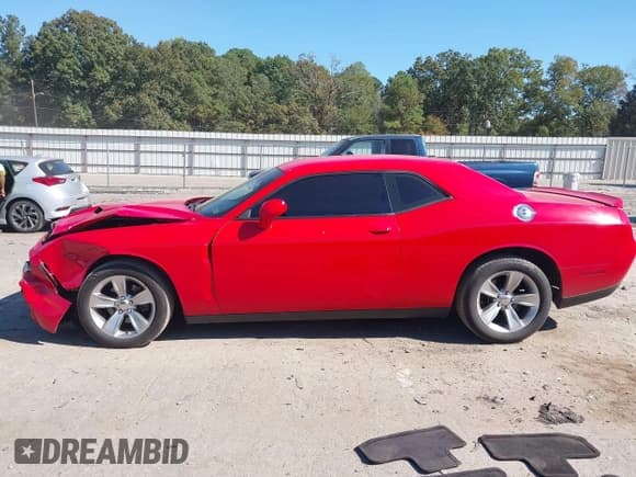 ✅ 2018 Dodge Challenger SXT Plus • VIN: 2C3CDZAG9JH314622 • Lot: 43451590. Wystawiony na IAAI z przebiegiem 152 538 mil. Bezpłatny archiwum sprzedaży aukcyjnych z USA i szczegółowy raport historii pojazdu na DreamBid. Zdjęcie 14.