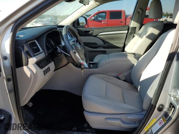 ✅ 2018 Toyota Highlander LE • VIN: 5TDZZRFH7JS255046 • Лот: 82449865. Опубликован ранее на Copart с пробегом 43 455 миль. Бесплатный доступ к архиву аукционных продаж из США и подробный отчёт об истории автомобиля на DreamBid. Изображение 7.