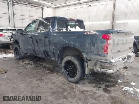 ✅ 2021 Chevrolet Silverado 1500 LT Trail Boss • VIN: 3GCPYFEL5MG299421 • Lot: 41490800. Wystawiony na IAAI z przebiegiem 97 118 mil. Bezpłatny archiwum sprzedaży aukcyjnych z USA i szczegółowy raport historii pojazdu na DreamBid. Zdjęcie 3.