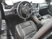 ✅ 2019 Chevrolet Suburban LT • VIN: 1GNSKHKC4KR171493 • Lot: 79537454. Wystawiony na Copart z przebiegiem Nie podano. Bezpłatny archiwum sprzedaży aukcyjnych z USA i szczegółowy raport historii pojazdu na DreamBid. Zdjęcie 8.