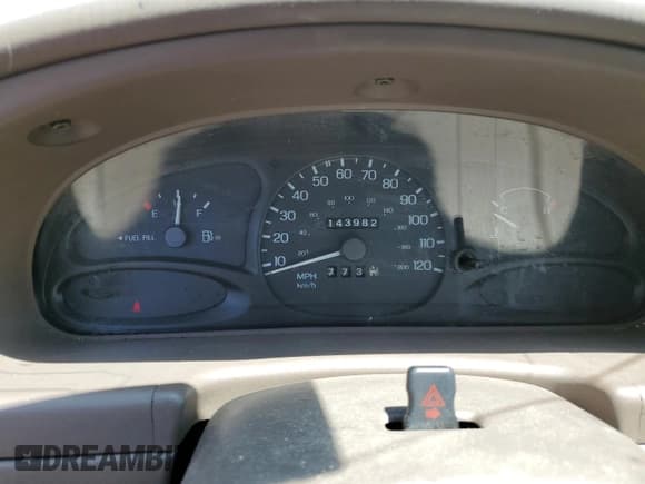 ✅ 1998 Ford Escort SE • VIN: 1FAFP13P7WW266180 • Lot: 61625005. Listed on Copart with 143,982 mi. Free auction sales archive from the USA and detailed vehicle history report at DreamBid. Image 9.