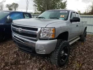 2011 Chevrolet Silverado 1500 LT with VIN 1GCRKSE33BZ109843, listed as a Copart auction lot 71820985 with 220,676 mi miles and Salvage title. Bid and sale history available at DreamBid. Image 1.