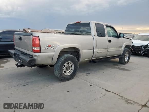 ✅ 2006 Chevrolet Silverado 2500HD LT2 • VIN: 1GCHK29D06E185922 • Лот: 81599505. Опубликован ранее на Copart с пробегом Не указан. Бесплатный доступ к архиву аукционных продаж из США и подробный отчёт об истории автомобиля на DreamBid. Изображение 3.