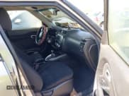 ✅ 2018 Kia Soul • VIN: KNDJN2A23J7589975 • Лот: 41982298. Опубликован ранее на IAAI с пробегом Не указан. Бесплатный доступ к архиву аукционных продаж из США и подробный отчёт об истории автомобиля на DreamBid. Изображение 5.