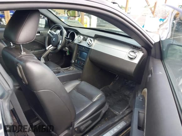 ✅ 2005 Ford Mustang GT Deluxe • VIN: 1ZVFT82H855114371 • Lot: 42705904. Listed on IAAI with 152,158 mi. Free auction sales archive from the USA and detailed vehicle history report at DreamBid. Image 5.