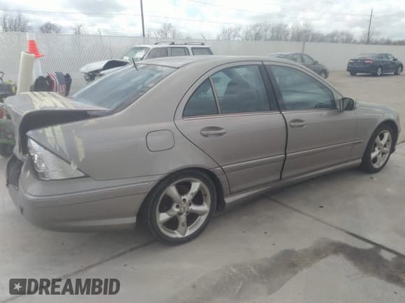 ✅ 2006 Mercedes-Benz C 230 Sport • VIN: WDBRF52H26E020282 • Lot: 32653990. Listed on IAAI with 178,039 mi. Free auction sales archive from the USA and detailed vehicle history report at DreamBid. Image 4.