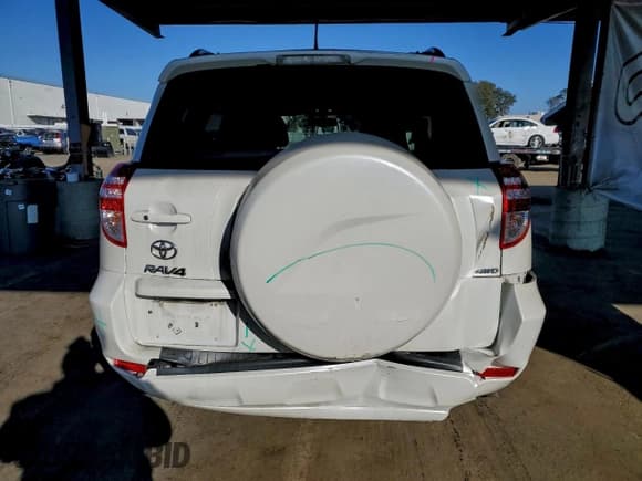 ✅ 2012 Toyota RAV4 Limited • VIN: 2T3DF4DV0CW234698 • Lot: 94797775. Wystawiony na Copart z przebiegiem 105 312 mil. Bezpłatny archiwum sprzedaży aukcyjnych z USA i szczegółowy raport historii pojazdu na DreamBid. Zdjęcie 6.