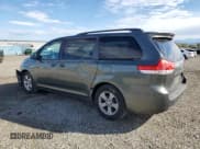 ✅ 2013 Toyota Sienna LE • VIN: 5TDKK3DC3DS293176 • Lot: 82437005. Wystawiony na Copart z przebiegiem 166 805 mil. Bezpłatny archiwum sprzedaży aukcyjnych z USA i szczegółowy raport historii pojazdu na DreamBid. Zdjęcie 2.
