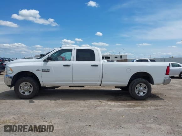 ✅ 2018 Ram 2500 Tradesman • VIN: 3C6UR5HL5JG102434 • Лот: 42230519. Опубликован ранее на IAAI с пробегом 120 492 миль. Бесплатный доступ к архиву аукционных продаж из США и подробный отчёт об истории автомобиля на DreamBid. Изображение 14.