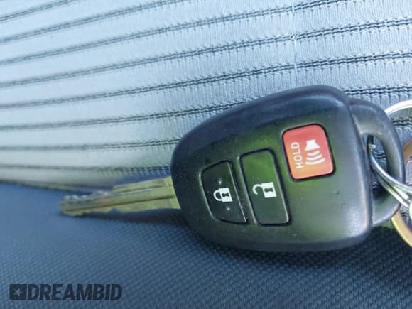 ✅ 2014 Toyota RAV4 LE • VIN: 2T3ZFREV4EW108980 • Lot: 43769247. Wystawiony na IAAI z przebiegiem 226 894 mil. Bezpłatny archiwum sprzedaży aukcyjnych z USA i szczegółowy raport historii pojazdu na DreamBid. Zdjęcie 11.