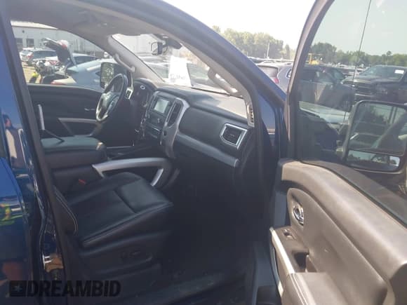 ✅ 2018 Nissan Titan Pro-4X • VIN: 1N6AA1E55JN530834 • Lot: 42716942. Wystawiony na IAAI z przebiegiem 111 437 mil. Bezpłatny archiwum sprzedaży aukcyjnych z USA i szczegółowy raport historii pojazdu na DreamBid. Zdjęcie 5.