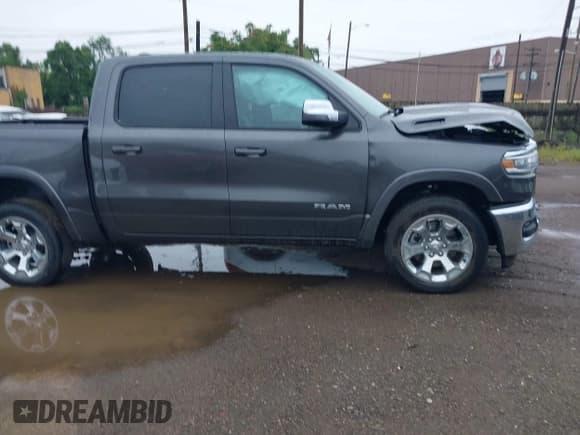 ✅ 2025 Ram 1500 Laramie • VIN: 1C6SRFJP2SN765057 • Lot: 43015912. Wystawiony na IAAI z przebiegiem 2 092 mil. Bezpłatny archiwum sprzedaży aukcyjnych z USA i szczegółowy raport historii pojazdu na DreamBid. Zdjęcie 13.