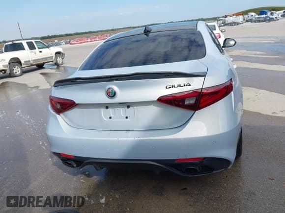 ✅ 2021 Alfa Romeo Giulia Ti Sport • VIN: ZARFANBN0M7645487 • Lot: 43292708. Listed on IAAI with 32,062 mi. Free auction sales archive from the USA and detailed vehicle history report at DreamBid. Image 17.