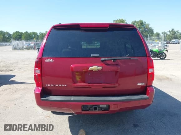 ✅ 2010 Chevrolet Suburban LT • VIN: 1GNUKJE33AR134610 • Lot: 43041388. Listed on IAAI with 287,174 mi. Free auction sales archive from the USA and detailed vehicle history report at DreamBid. Image 16.